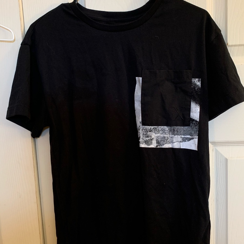 Express tee with pocket
